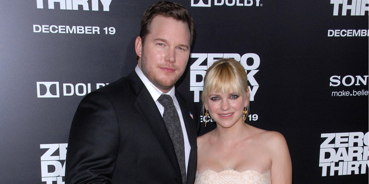 Anna Faris says 'it felt like my hand was forced' in her two divorces(00)